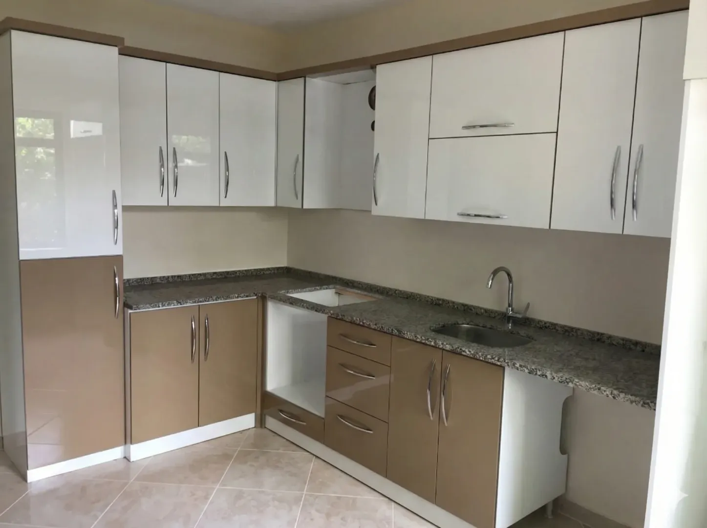 Beyaz & Latte Modern High Gloss Mutfak - High Gloss kapak example